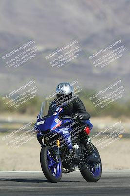 media/Oct-30-2025-Racers Edge (Thu) [[dabbdaf680]]/3-B Group/Session 2 (Turn 14)/